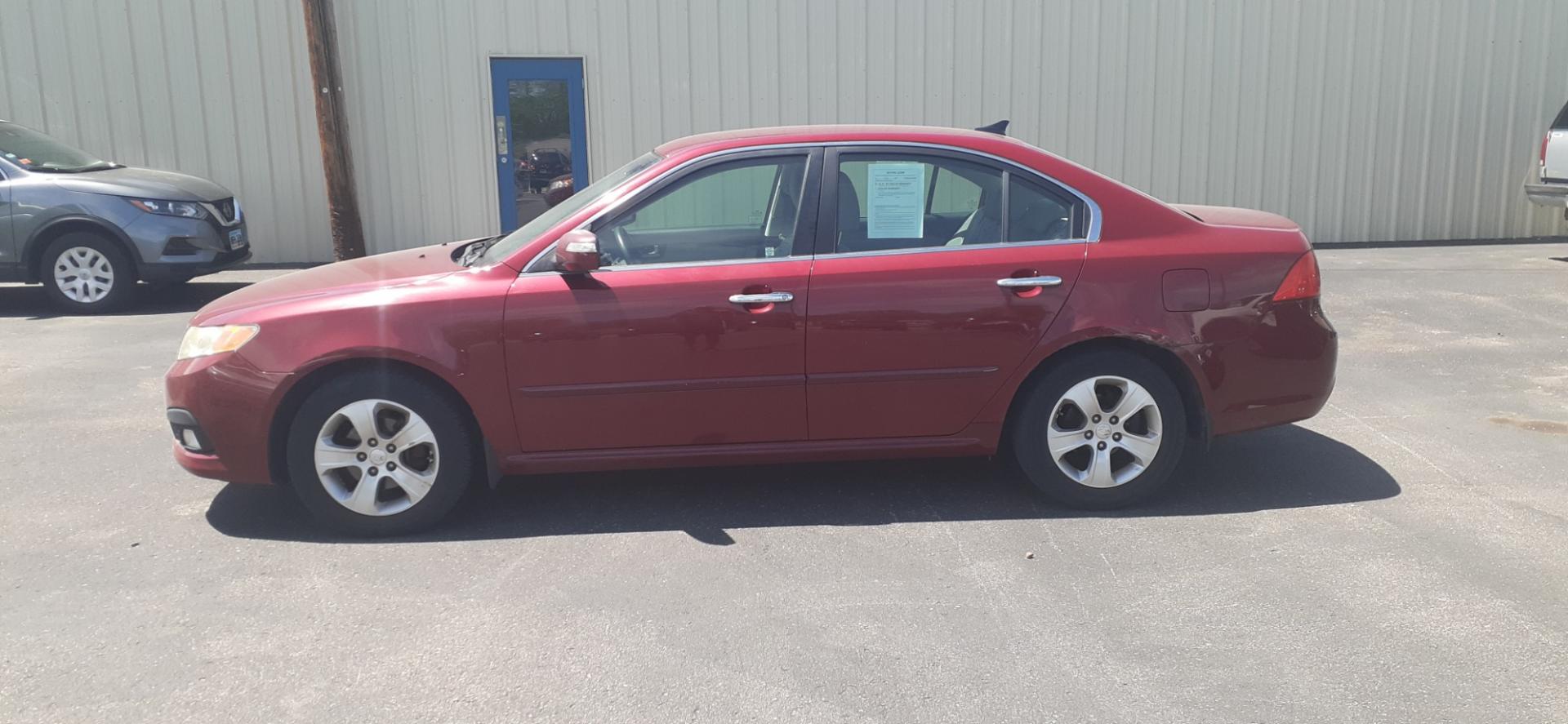 2009 Kia Optima (KNAGE228X95) with an 2.4 4 engine, Automatic transmission, located at 2015 Cambell Street, Rapid City, SD, 57701, (605) 342-8326, 44.066433, -103.191772 - CARFAX AVAILABLE - Photo#0